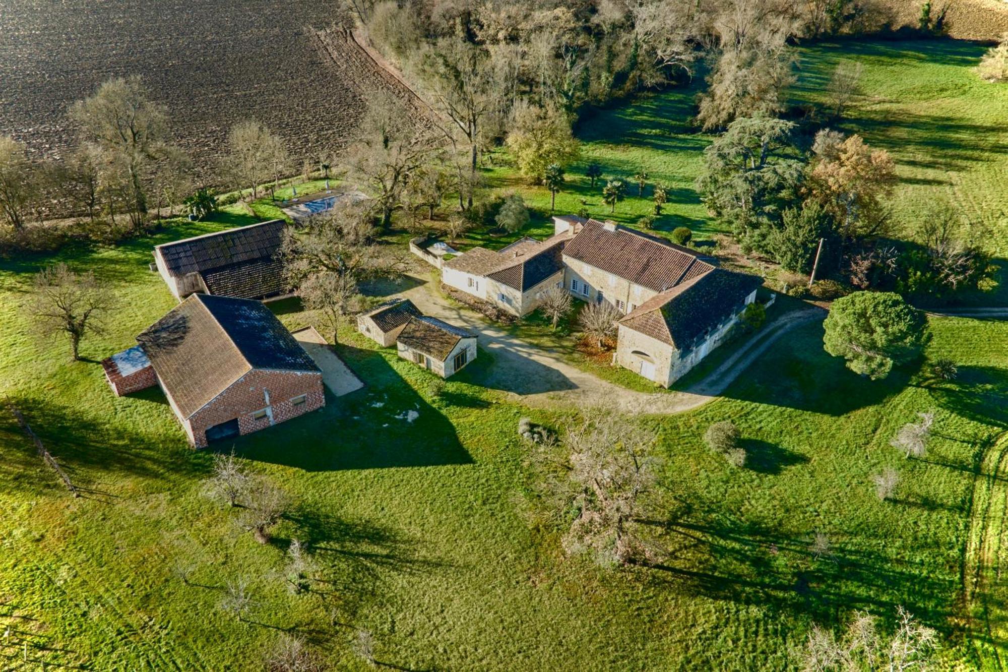 Chambres D'Hotes De Charme Avec Piscine - Le Clos Boissiere 瓦兰西索百塞 外观 照片